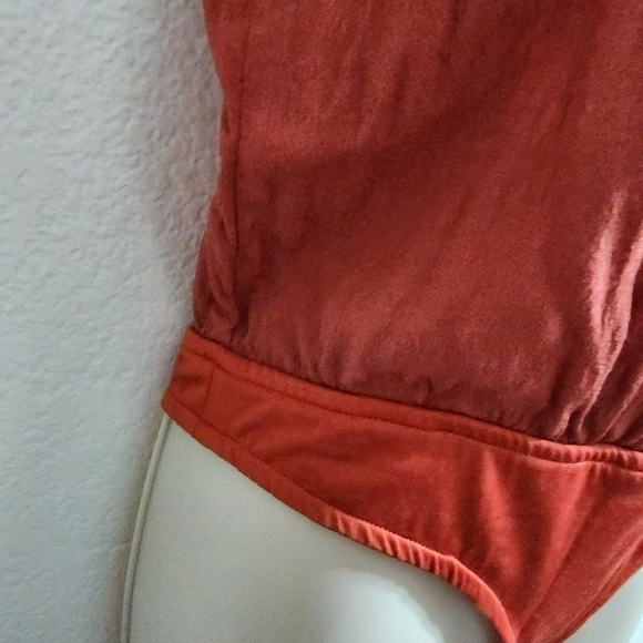 LOVERS + FRIENDS Vision Boho V-Neck Bodysuit in Rust Orange Size XS - Picture 7 of 10
